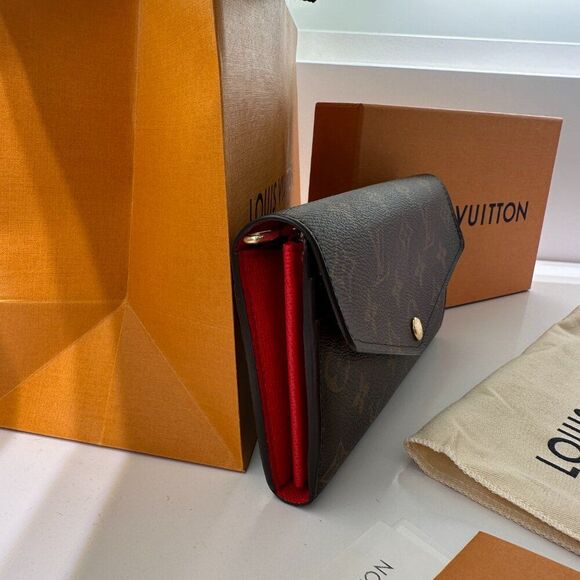 LOUIS VUITTON Monogram Sarah Wallet with Poppy (Red) Interior - Picture 7 of 10